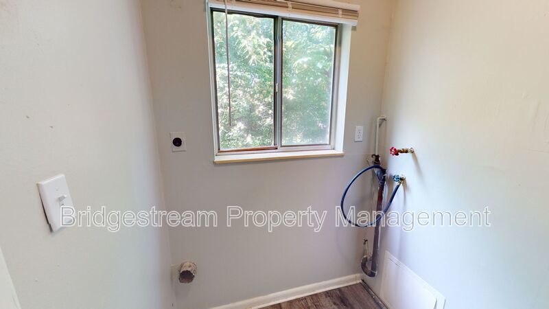Updated Downstairs 2 Bed, 1 Bath Unit in Clayton property image