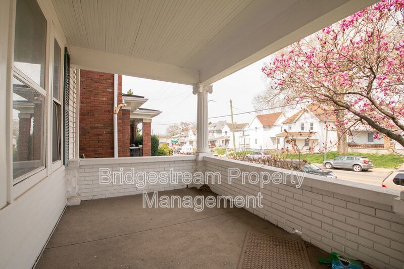 Cozy 2 Bedroom, 1 Bath Upstairs Unit In East Dayton! property image