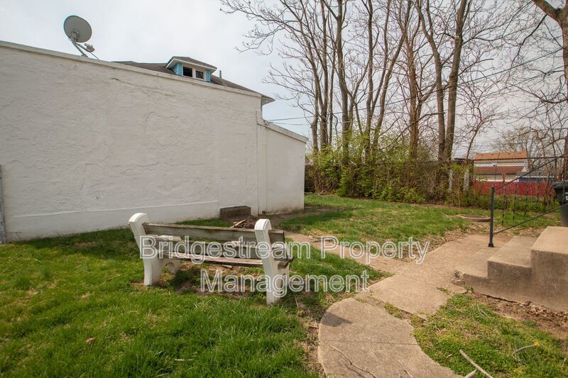 Cozy 2 Bedroom, 1 Bath Upstairs Unit In East Dayton! property image