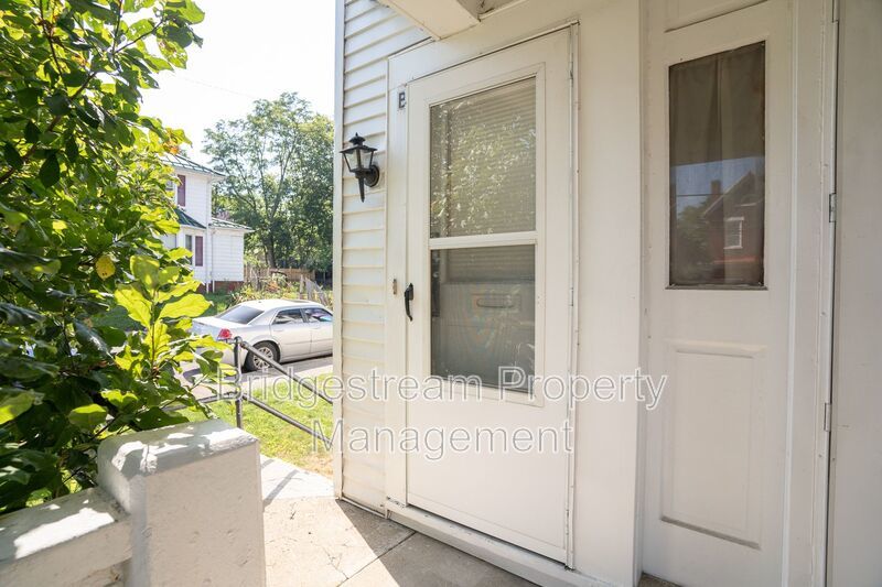 Cozy 2 Bedroom, 1 Bath Upstairs Unit In East Dayton! property image