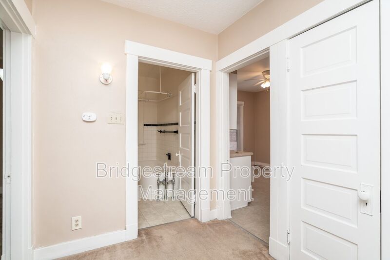 Cozy 2 Bedroom, 1 Bath Upstairs Unit In East Dayton! property image