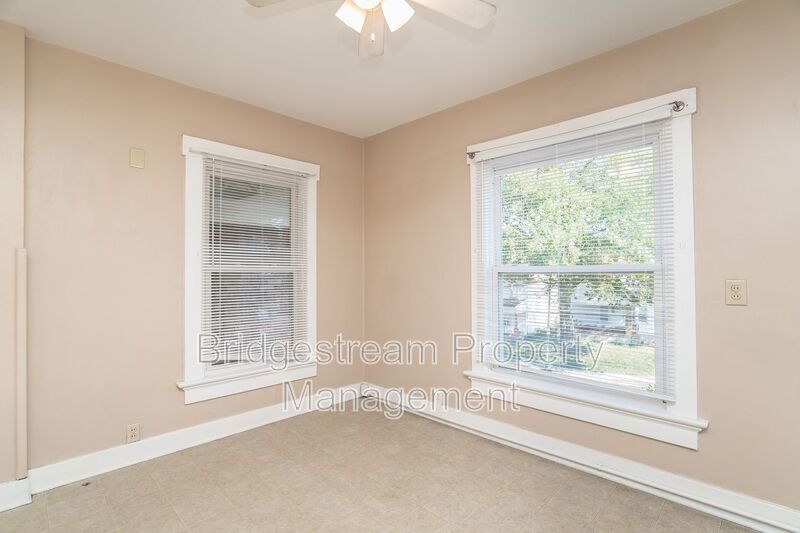 Cozy 2 Bedroom, 1 Bath Upstairs Unit In East Dayton! property image