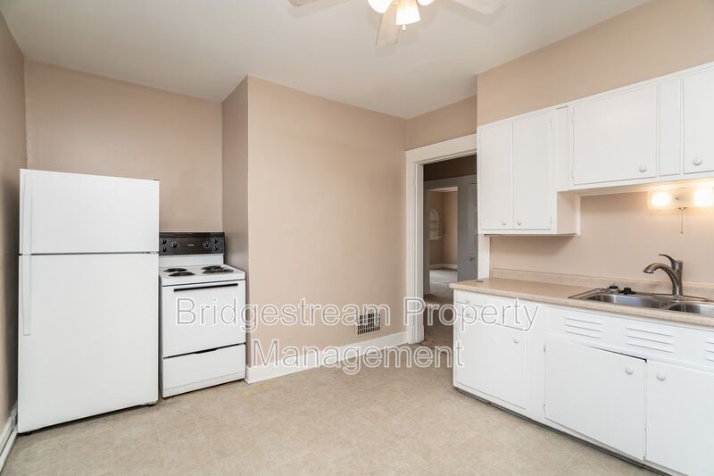 Cozy 2 Bedroom, 1 Bath Upstairs Unit In East Dayton! property image