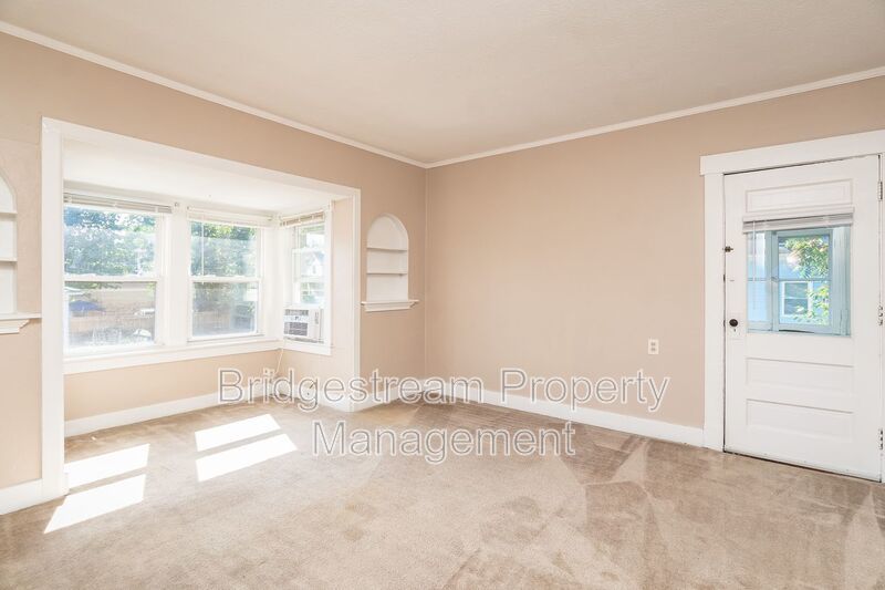 Cozy 2 Bedroom, 1 Bath Upstairs Unit In East Dayton! property image