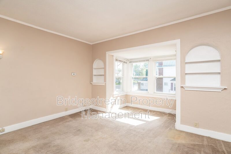 Cozy 2 Bedroom, 1 Bath Upstairs Unit In East Dayton! property image