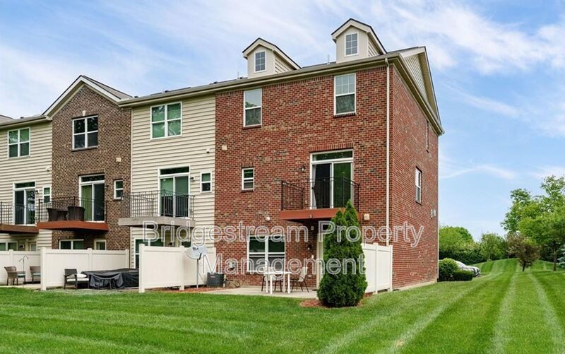 Luxury 3-bedroom 3.5 bath Townhouse near Austin Landing property image