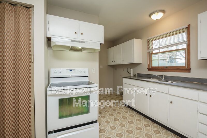 Cozy 3 Bed, 1 Bath Ranch Style Home in Fairborn property image