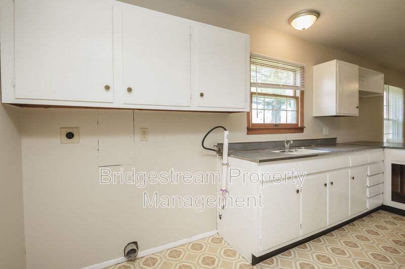 Cozy 3 Bed, 1 Bath Ranch Style Home in Fairborn property image