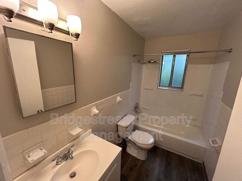 Updated Downstairs 2 Bed, 1 Bath Unit in Clayton property image