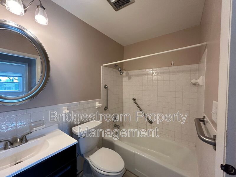 Cozy 2 Bed, 1 Bath Ranch Style Unit in Germantown property image