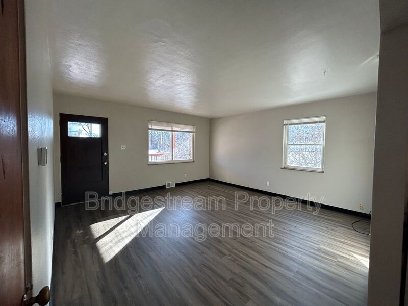 Charming 2-Bedroom, 1-Bathroom Apartment for Rent property image