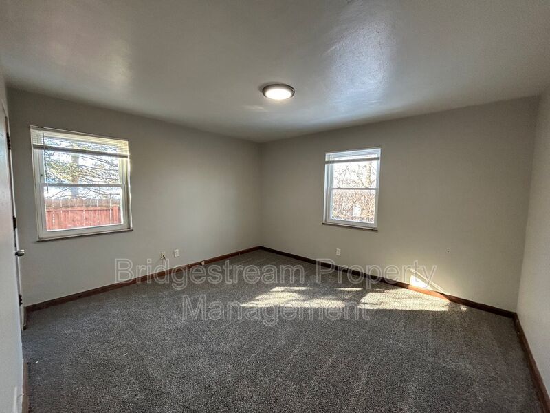 Charming 2-Bedroom, 1-Bathroom Apartment for Rent property image