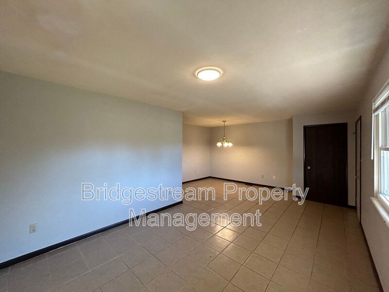 Cozy 2 Bed, 1.5 Bath Ranch Style Unit in Germantown property image