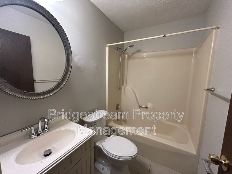 Cozy 2 Bed, 1.5 Bath Ranch Style Unit in Germantown property image
