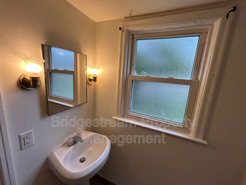 Ground Floor 2 Bed, 1 Bath Unit in Northwest Dayton property image