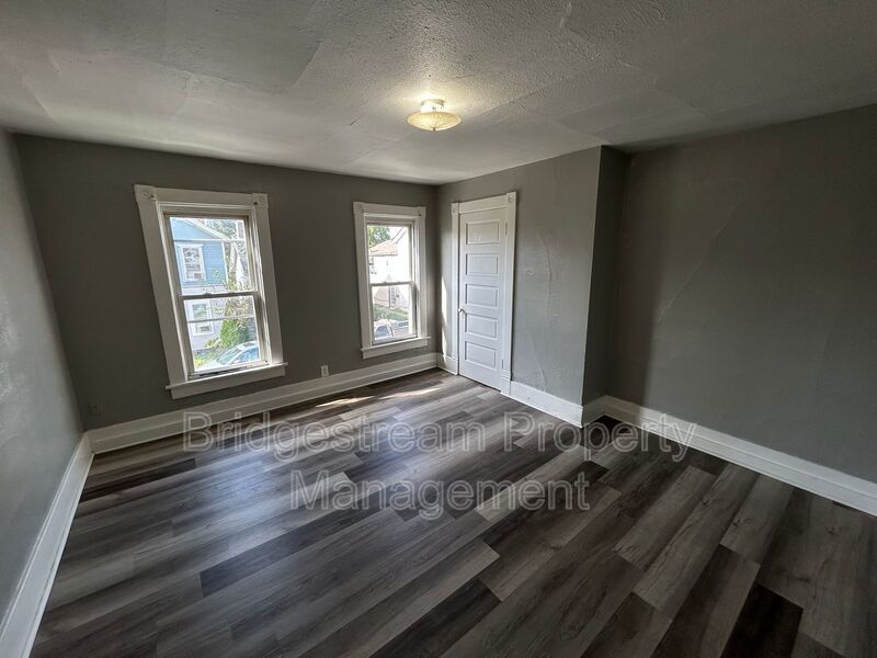 Charming 2 Bed, 1 Bath Apartment property image