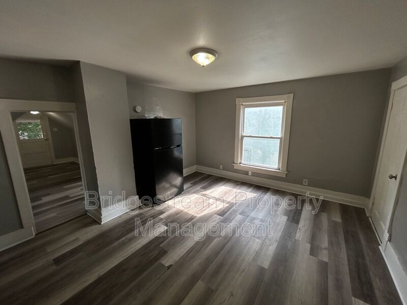 Charming 2 Bed, 1 Bath Apartment property image