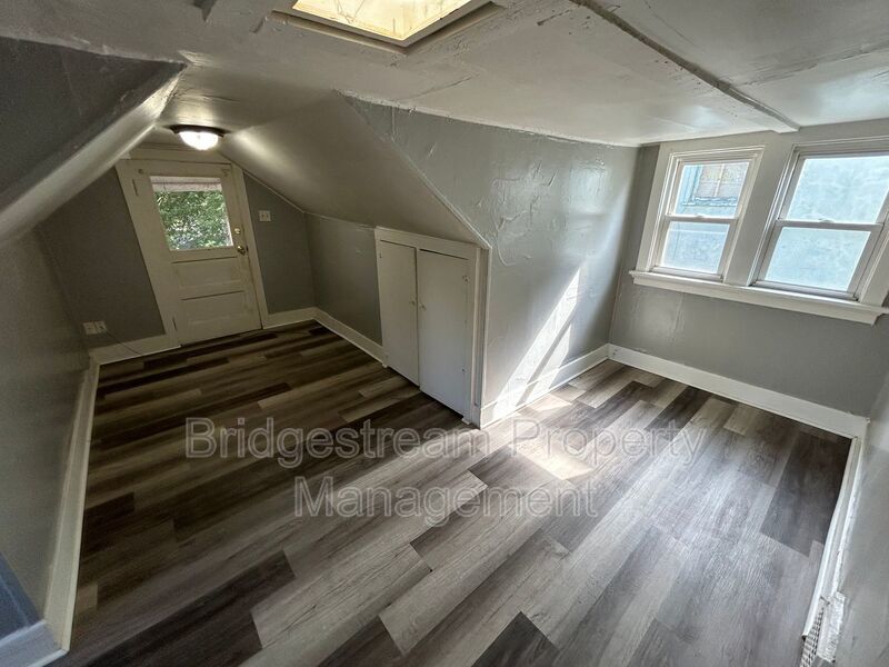 Charming 2 Bed, 1 Bath Apartment property image
