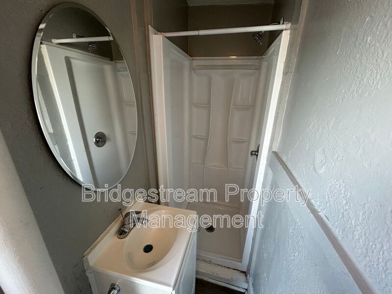 Charming 2 Bed, 1 Bath Apartment property image