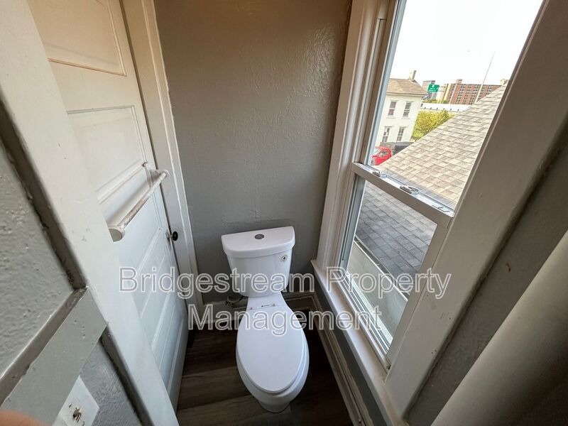 Charming 2 Bed, 1 Bath Apartment property image
