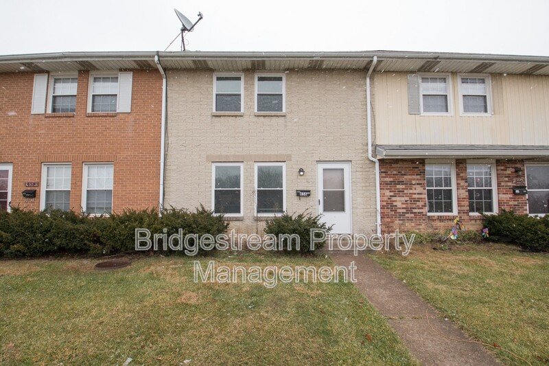 Cozy 3 Bed, 1.5 Bath Townhome Coming Soon! property image
