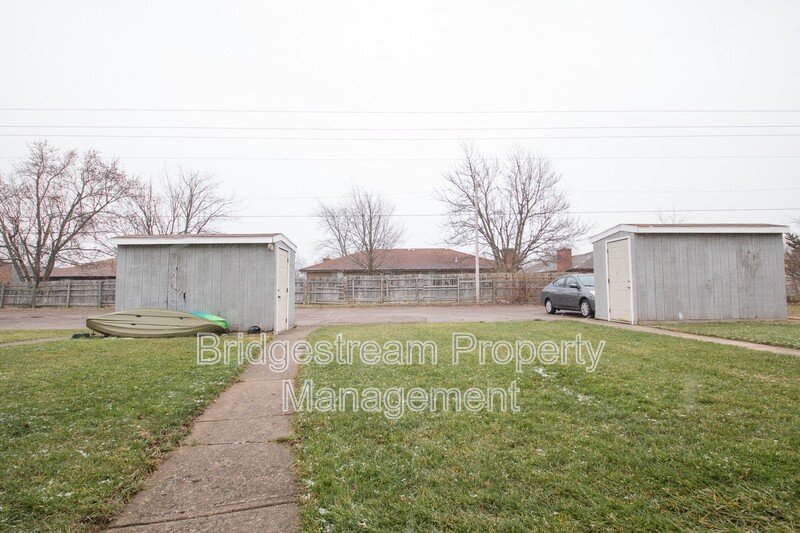 Cozy 3 Bed, 1.5 Bath Townhome Coming Soon! property image