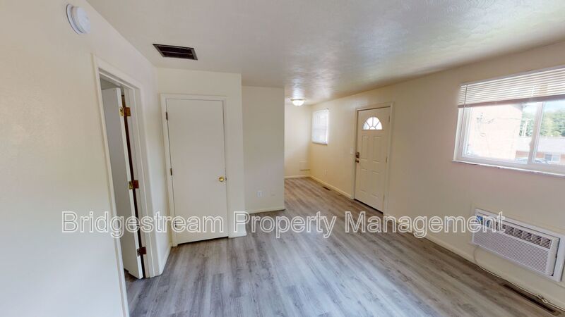 Cozy 1 Bed, 1 Bath Apartment in East Dayton with Off-Street Parking property image