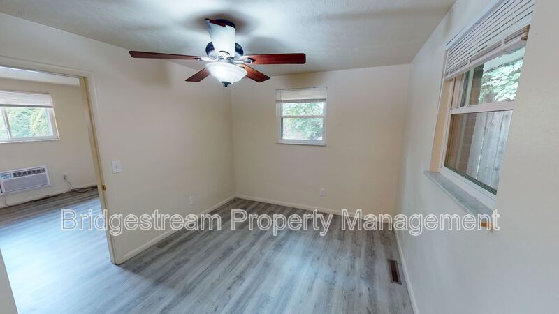 Cozy 1 Bed, 1 Bath Apartment in East Dayton with Off-Street Parking property image