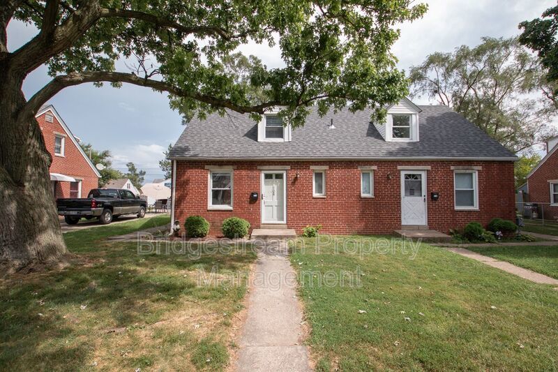 Welcome to this well-kept 3-bedroom, 1-bath duplex in Fairborn! property image