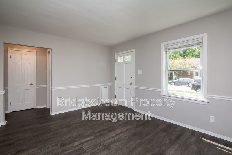 Welcome to this well-kept 3-bedroom, 1-bath duplex in Fairborn! property image