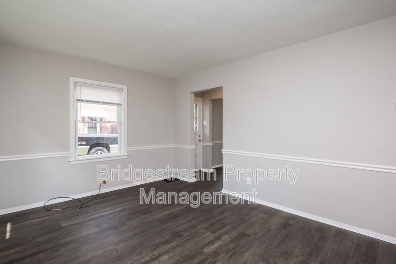 Welcome to this well-kept 3-bedroom, 1-bath duplex in Fairborn! property image