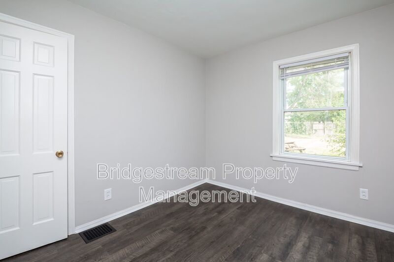 Welcome to this well-kept 3-bedroom, 1-bath duplex in Fairborn! property image