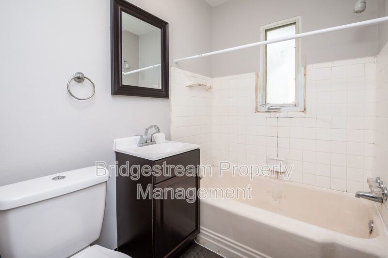 Welcome to this well-kept 3-bedroom, 1-bath duplex in Fairborn! property image