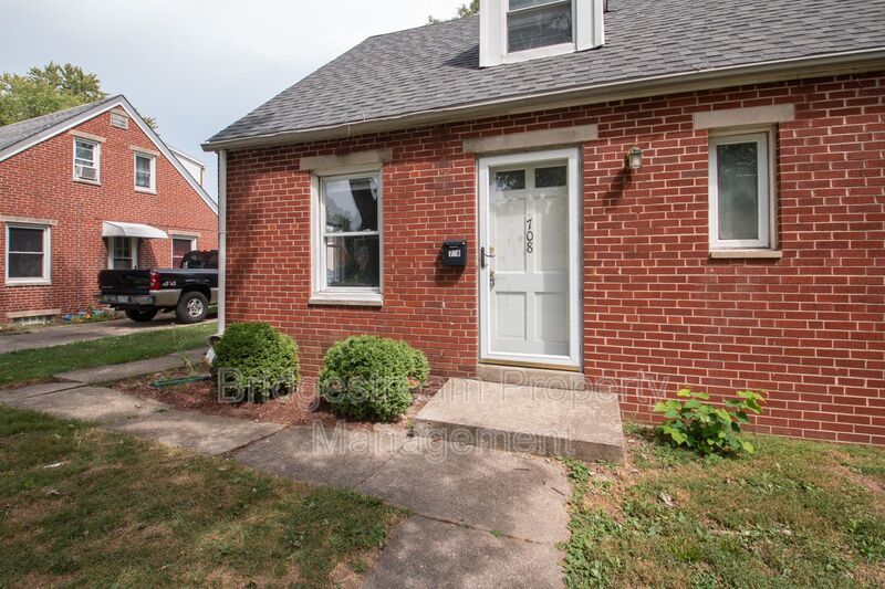 Welcome to this well-kept 3-bedroom, 1-bath duplex in Fairborn! property image