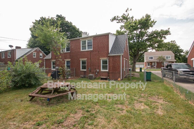 Welcome to this well-kept 3-bedroom, 1-bath duplex in Fairborn! property image