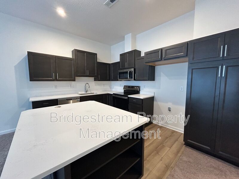 Newly Constructed 2 Bed, 2 Bath Condo in Beavercreek property image