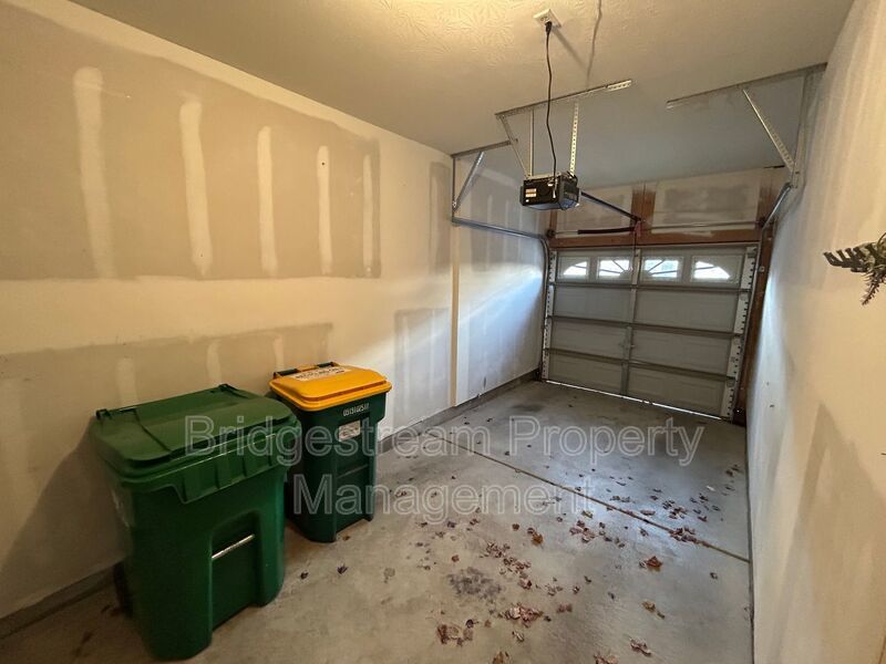 Beautiful 2 Bed, 1.5 Bath Townhome property image