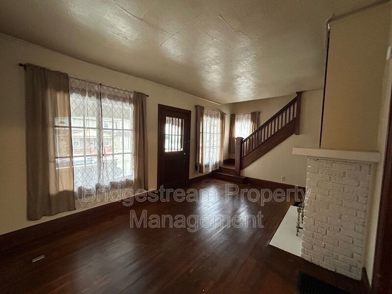 Cozy Newly Renovated 2 Bed, 1 Bath Home Now Available property image