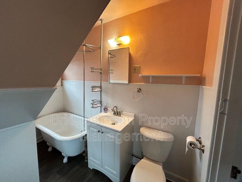 Cozy Newly Renovated 2 Bed, 1 Bath Home Now Available property image