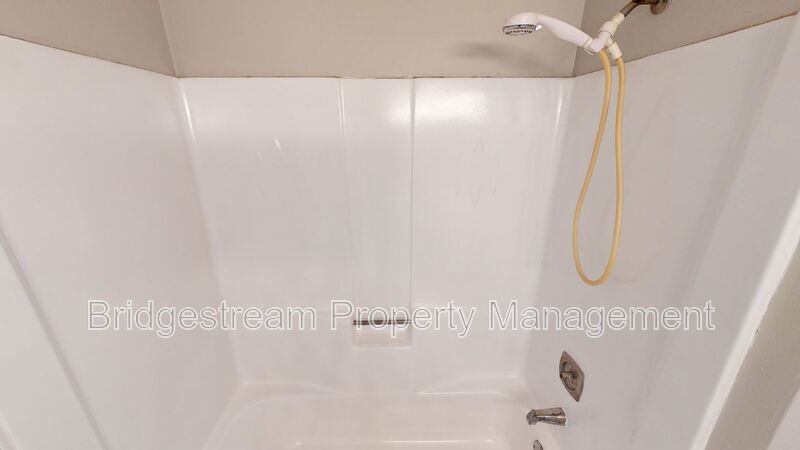 Bright and Inviting 2-Bedroom, 1-Bathroom Apartment property image