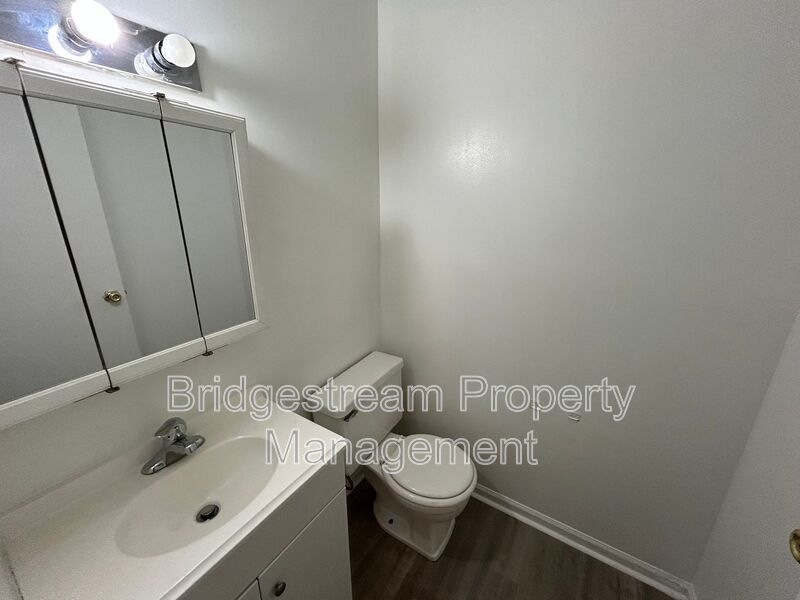 Cozy 2 Bed, 1 Bath Townhome in Vandalia property image