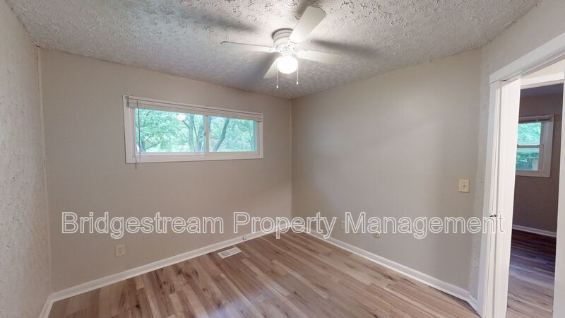 Cozy 3 bed, 1.5 bath home with 1 car attached garage in Northwest Dayton property image