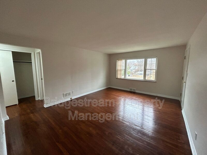 Cozy 2 Bed, 1 Bath Upstairs Unit Now Available property image