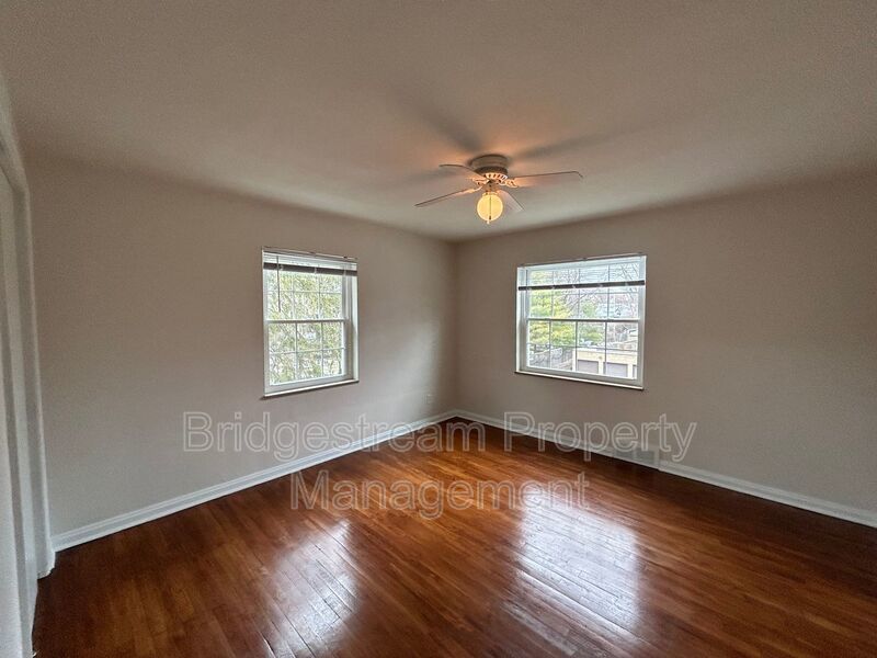Cozy 2 Bed, 1 Bath Upstairs Unit Now Available property image