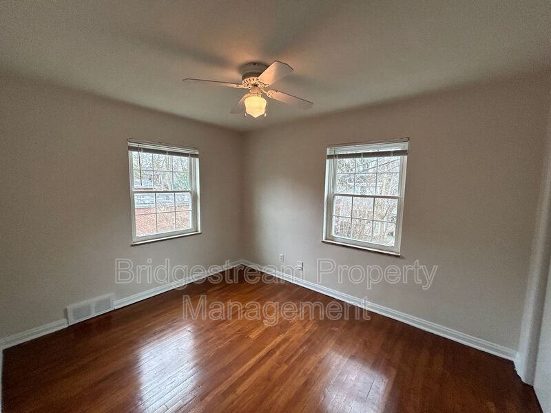 Cozy 2 Bed, 1 Bath Upstairs Unit Now Available property image
