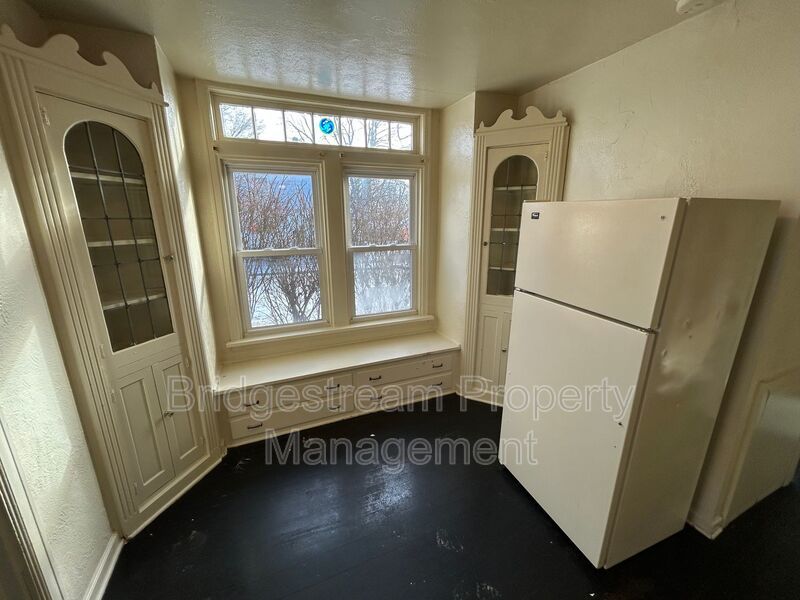 Cozy 1 Bed, 1 Bath Downstairs Unit property image