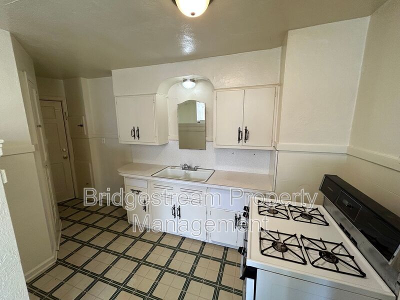 Cozy 1 Bed, 1 Bath Downstairs Unit property image