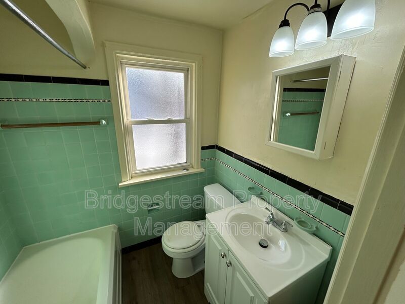 Cozy 1 Bed, 1 Bath Downstairs Unit property image