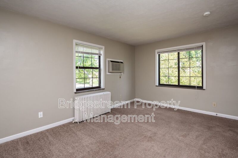Cozy Upstairs 1 Bed, 1 Bath Unit property image