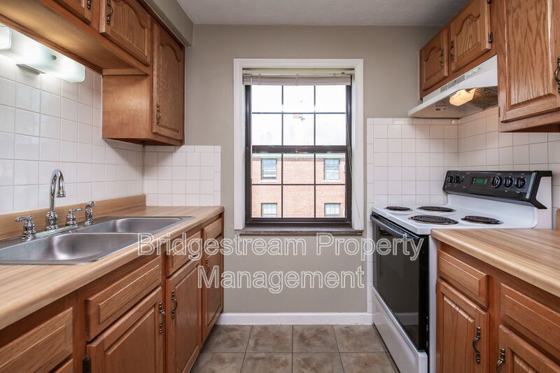 Cozy Upstairs 1 Bed, 1 Bath Unit property image